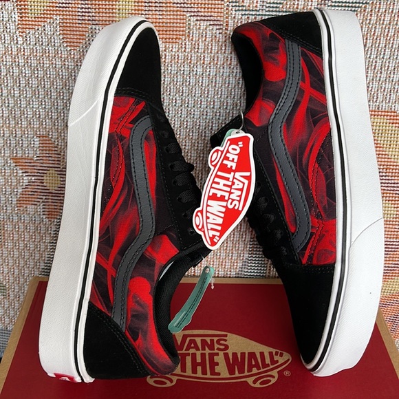 Vans Comfycush Old School 
After Dark Black/Red
VNOA5DYCY09
WMNS sneakers - Picture 3 of 16